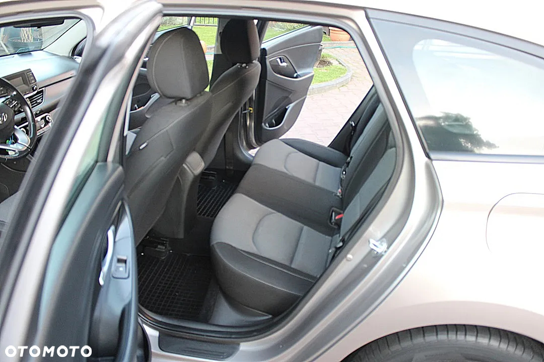 Hyundai i30 1.4 Premiere Comfort - 14