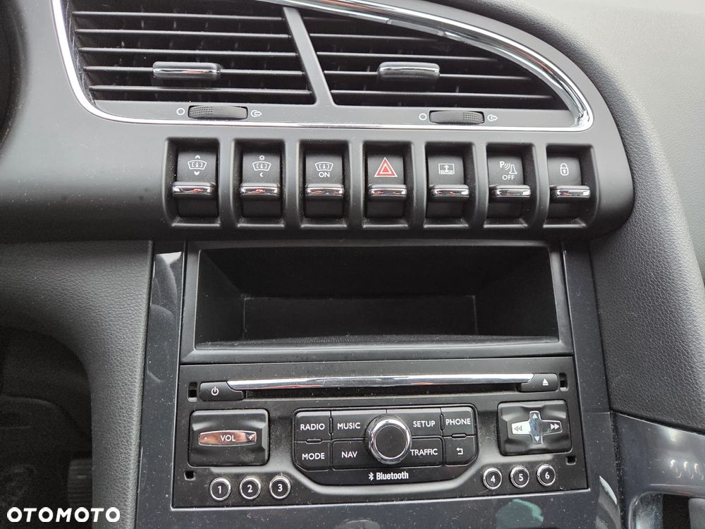 Peugeot 3008 1.2 PureTech GPF Allure S&S - 6