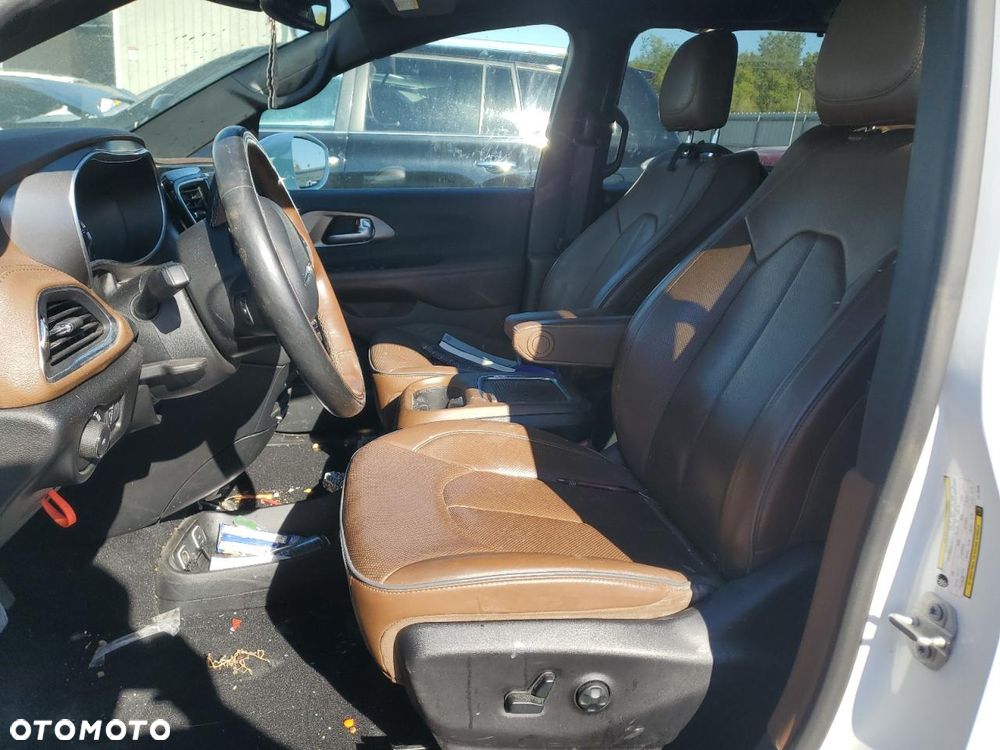 Chrysler Pacifica - 9