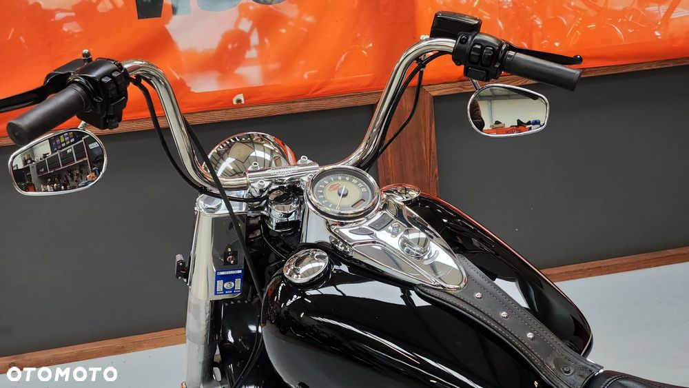 Harley-Davidson Softail Custom - 32