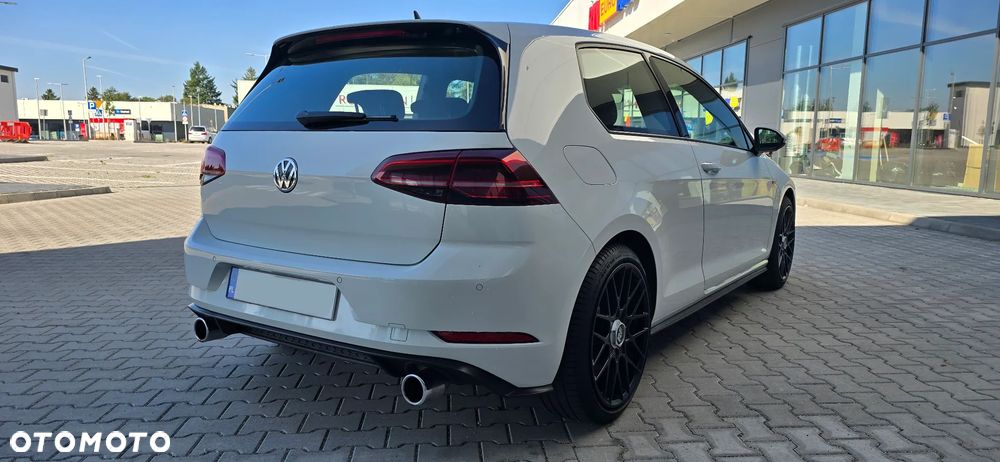 Volkswagen Golf - 6