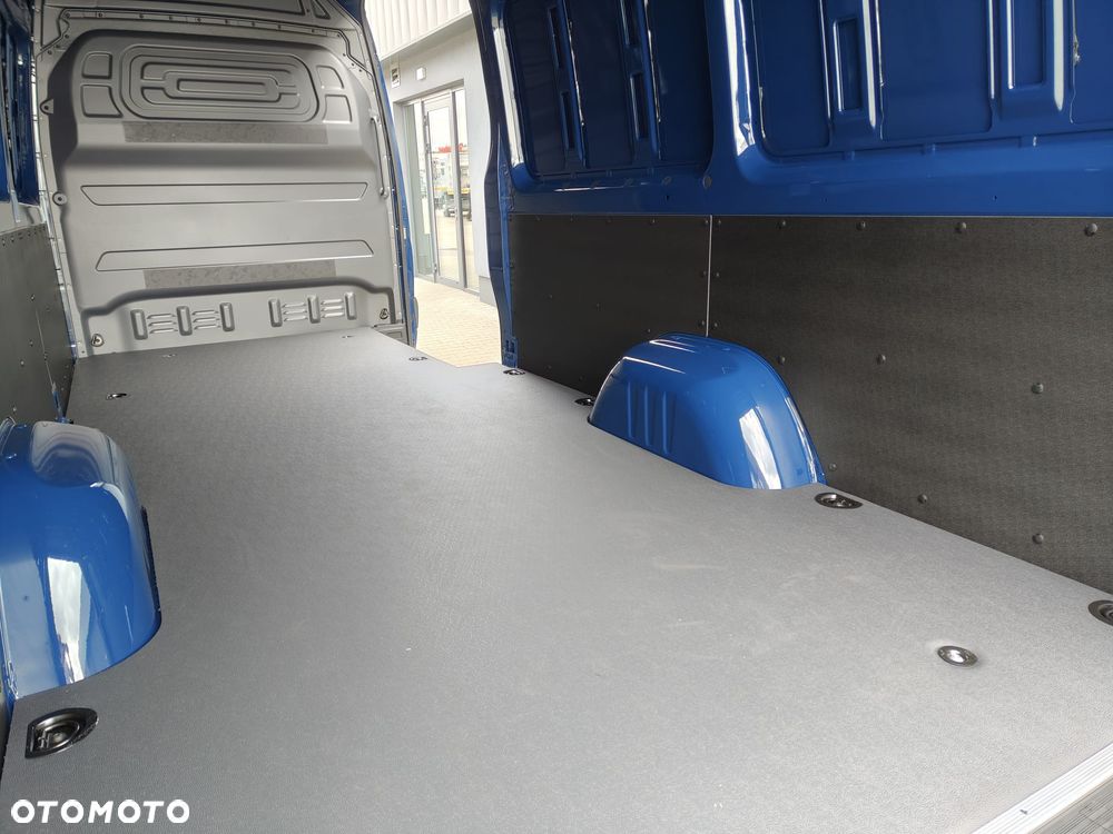 Mercedes-Benz Sprinter - 12