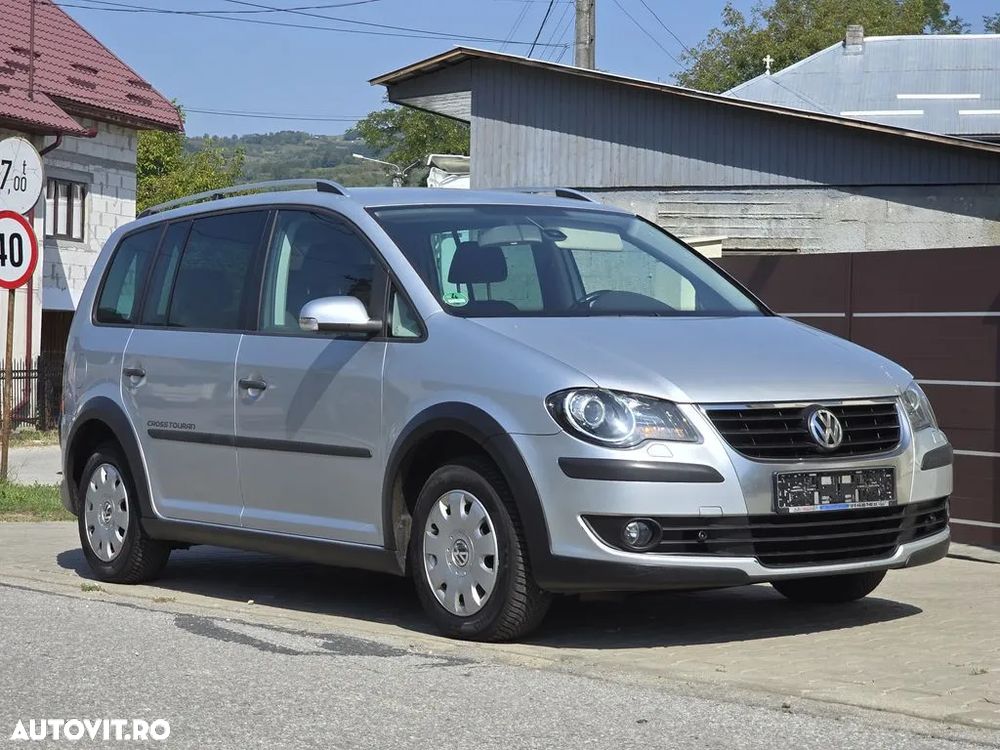 Volkswagen Touran 2.0 TDI DPF Cross - 1