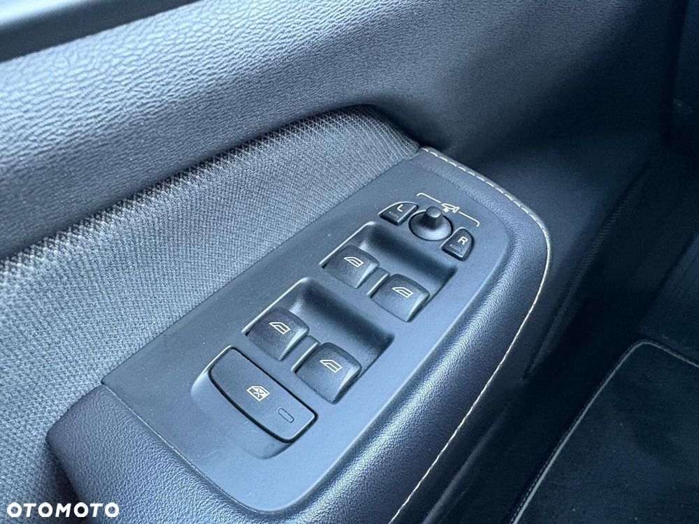 Volvo S60 B5 B AWD R-Design - 23