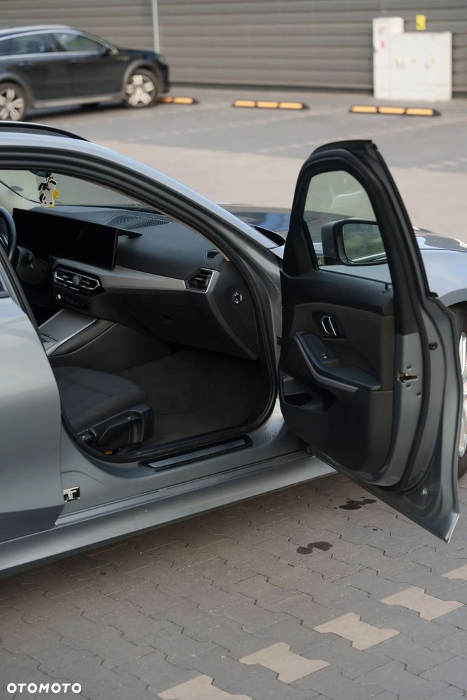 BMW Seria 3 318d MHEV - 22