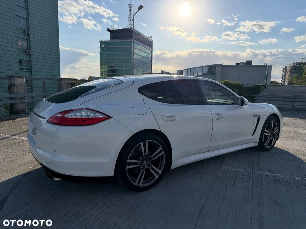 Porsche Panamera 4 PDK Platinum Edition - 8