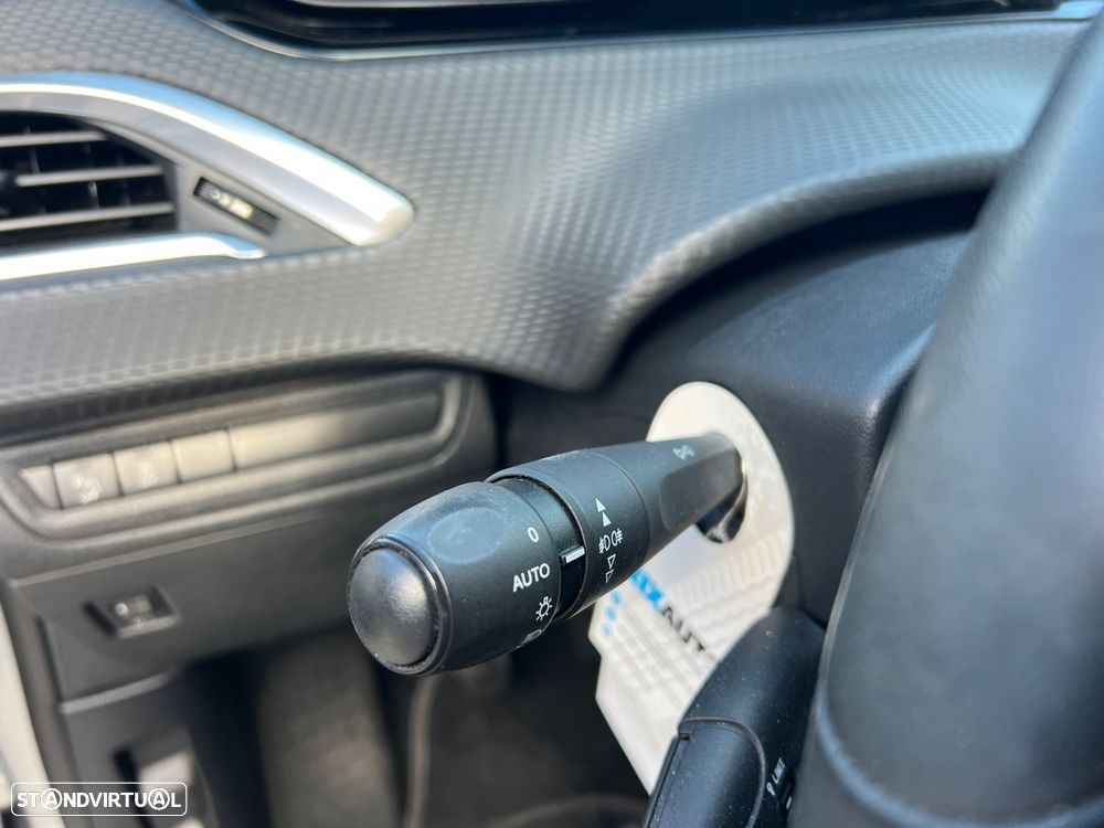 Peugeot 208 1.2 PureTech Active - 18
