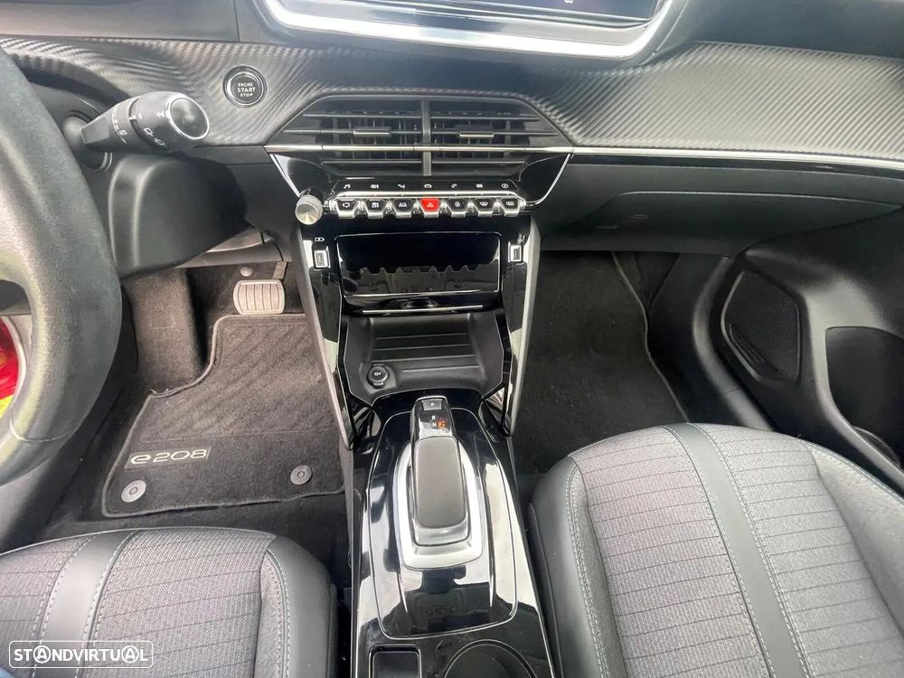 Peugeot e-208 Allure - 34