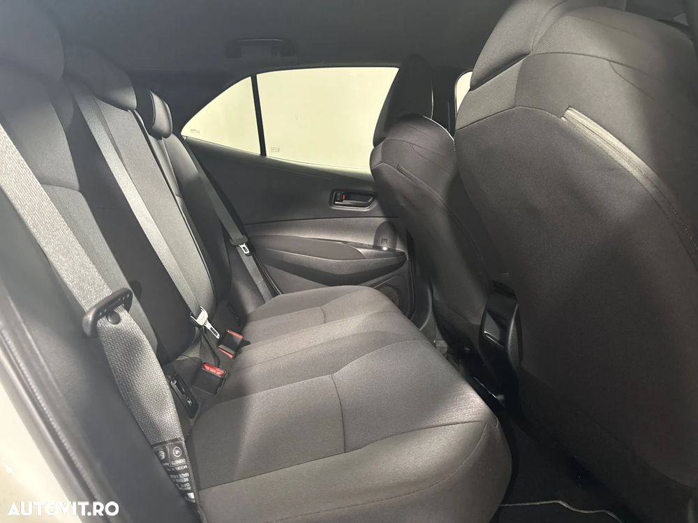 Toyota Corolla - 13