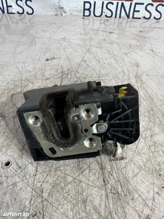 Broasca usa stanga spate DACIA SANDERO 3 cod piesa 825033052r - 6