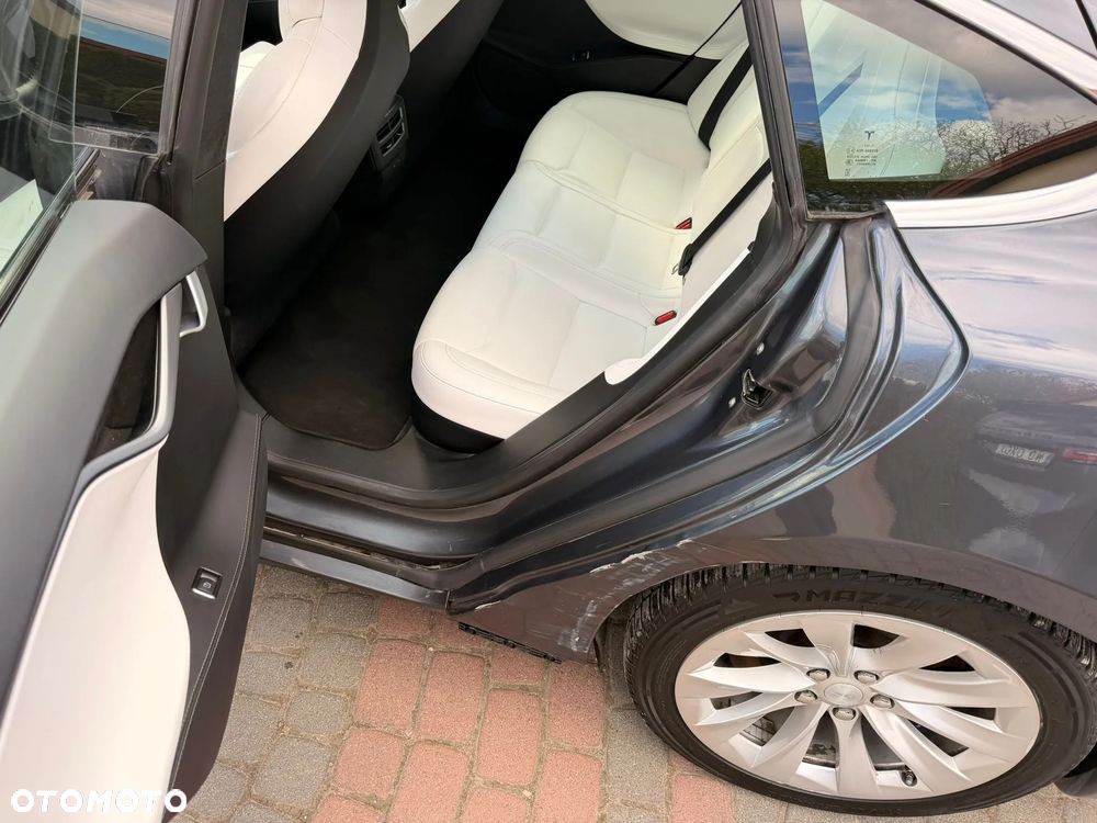 Tesla Model S - 13