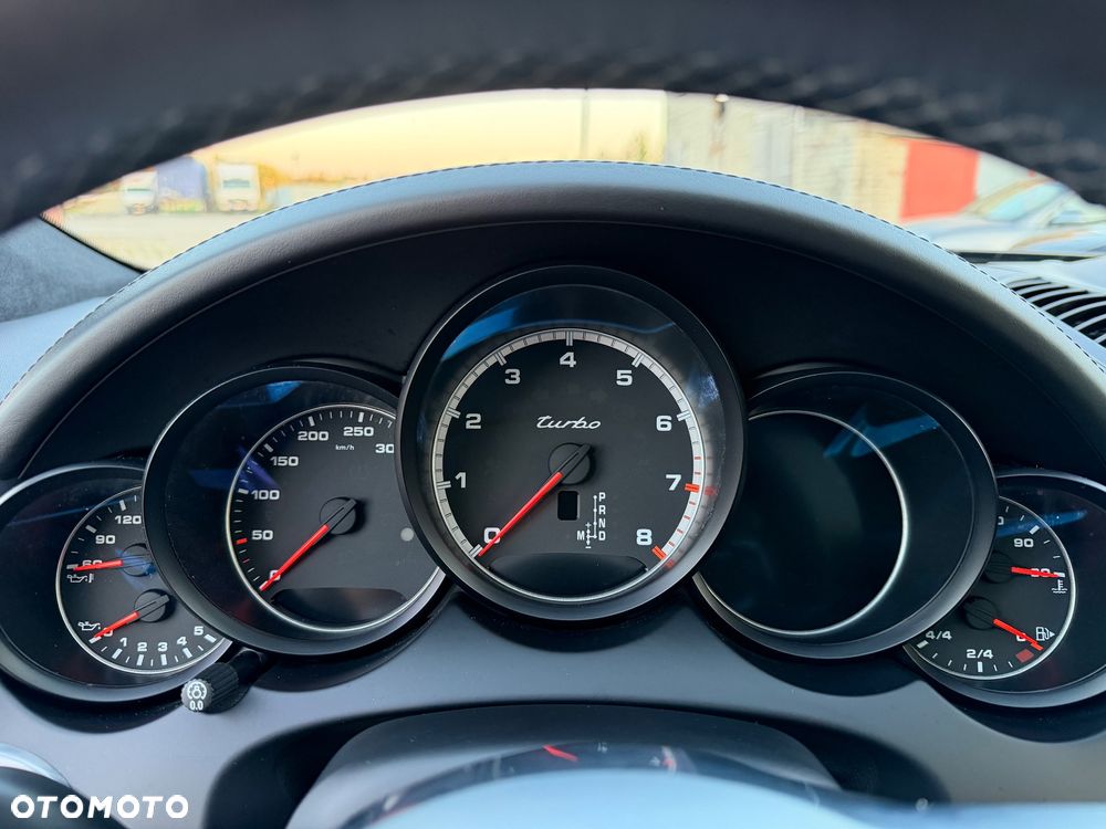 Porsche Cayenne - 25