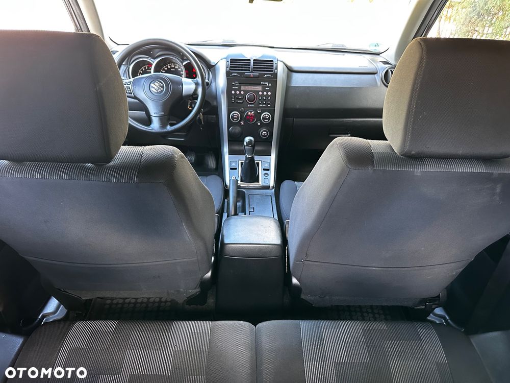 Suzuki Grand Vitara 1.6 De luxe - 29