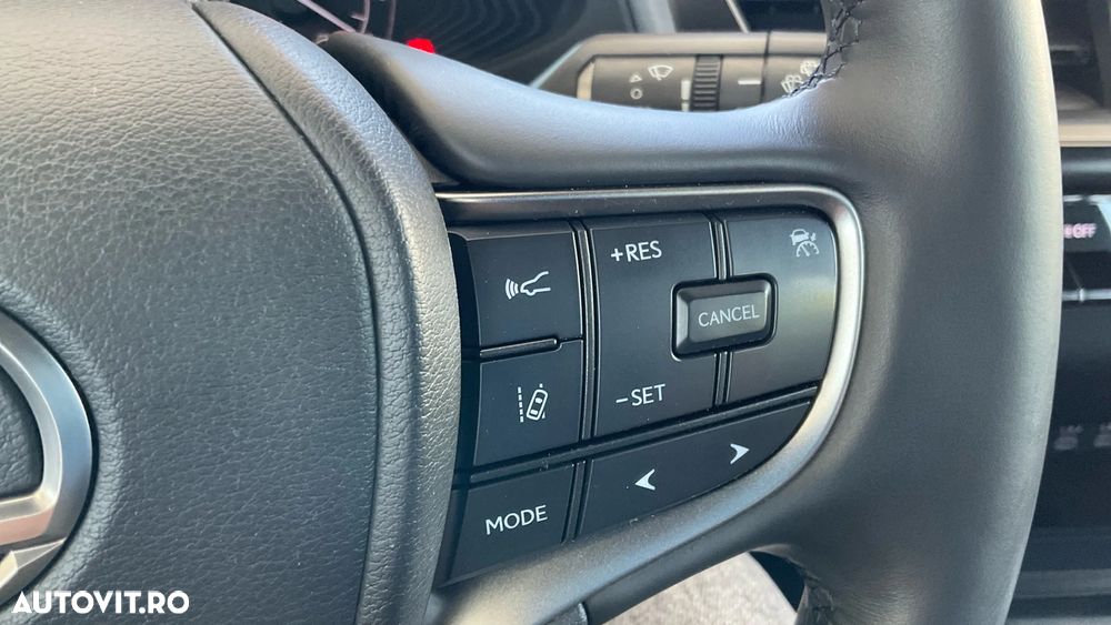 Lexus UX 250h Business Edition - 27