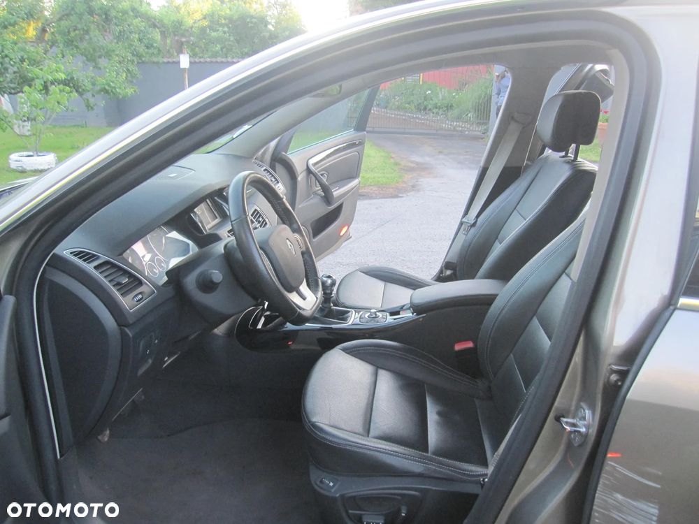Renault Laguna dCi 110 FAP Bose Edition - 8