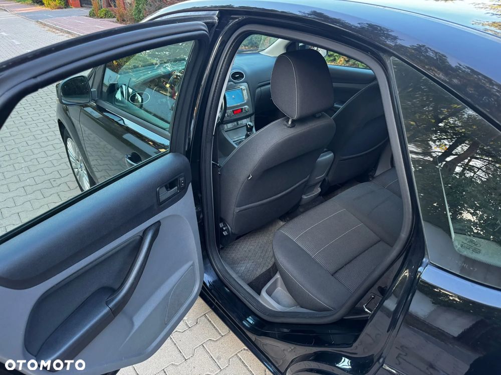 Ford Focus 1.8 FF Ghia - 17