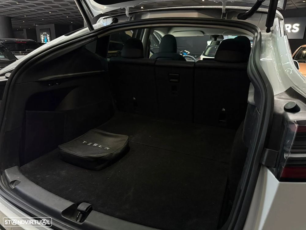 Tesla Model Y Long Range Dual Motor AWD - 6