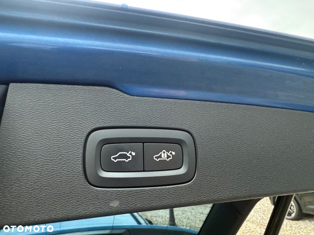 Volvo V60 B4 B R-Design - 20