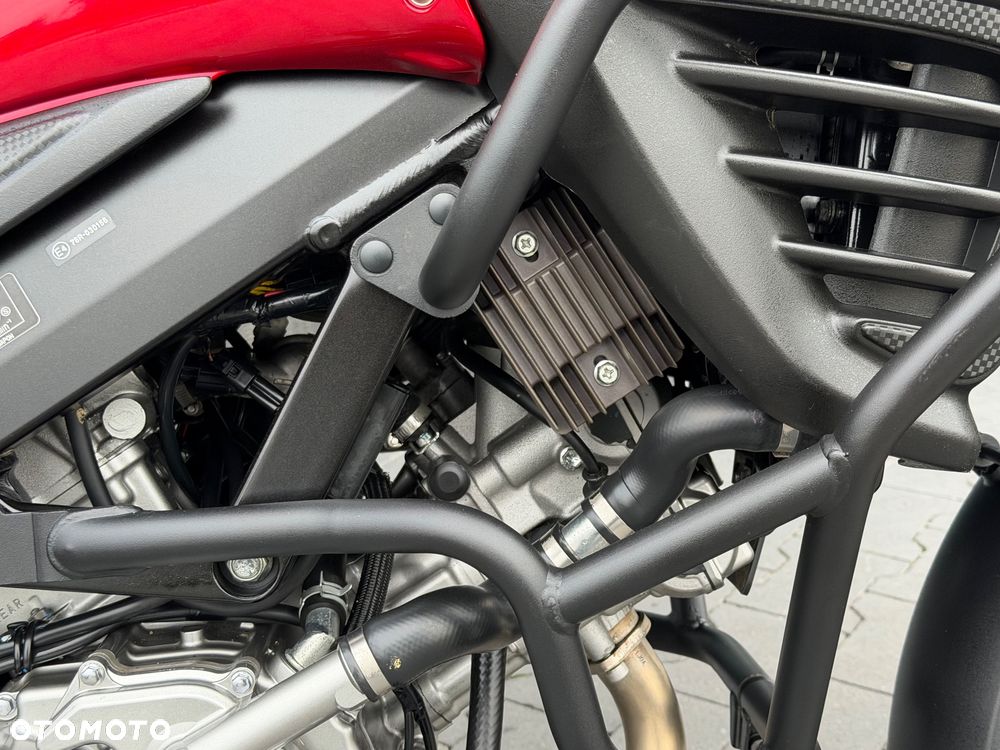 Suzuki V-STROM - 16