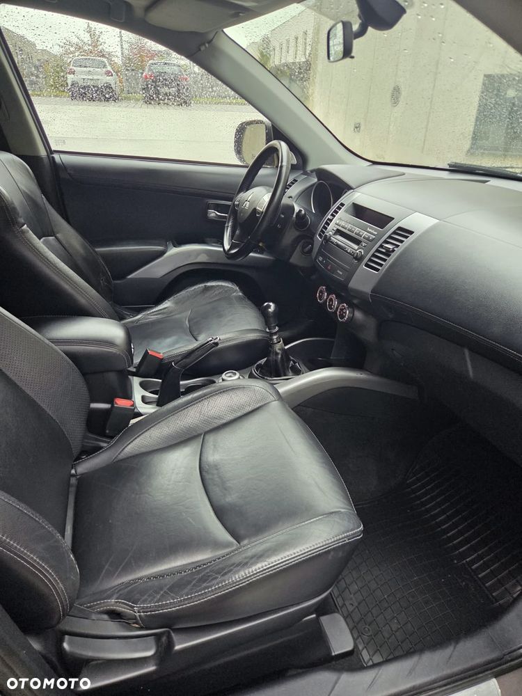 Mitsubishi Outlander - 6