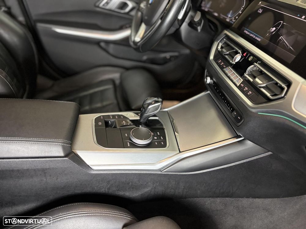 BMW 330 e Line Luxury Auto - 11