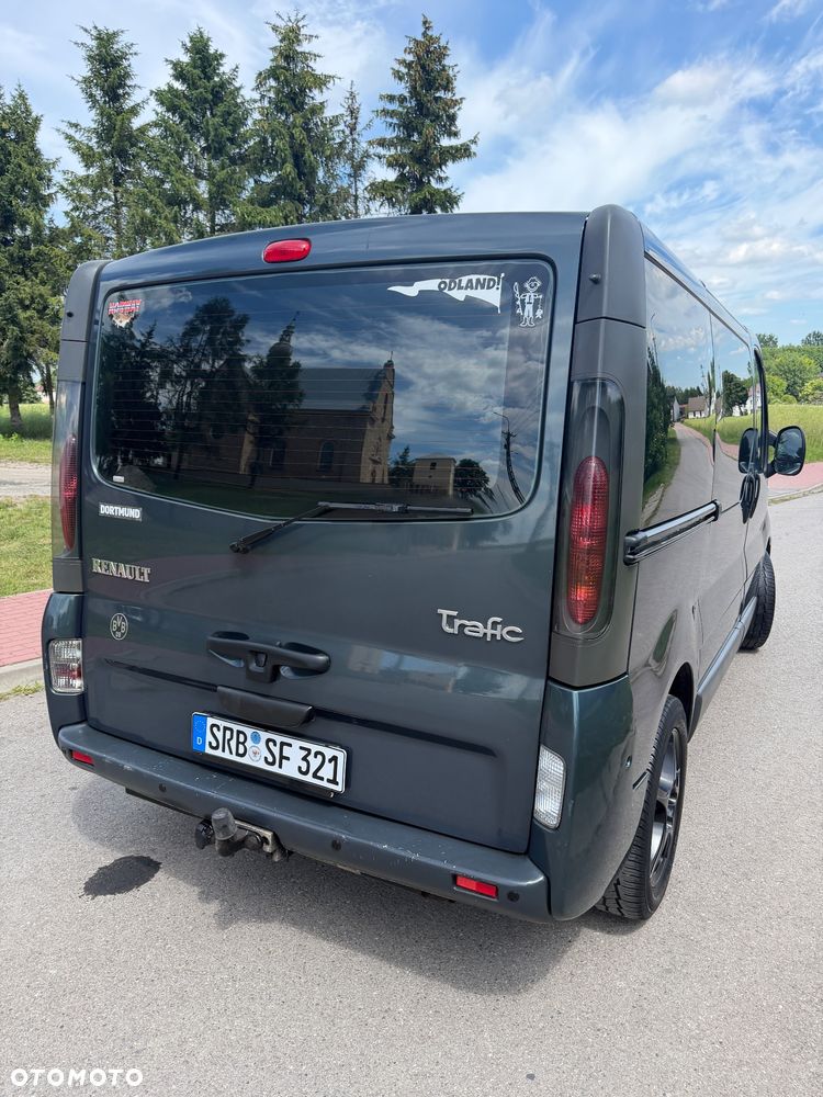 Renault Trafic Passenger - 11