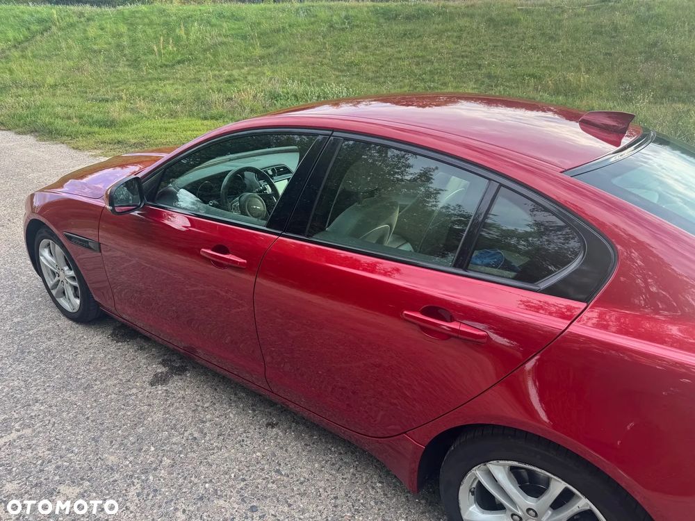 Jaguar XE 2.0 D Prestige - 8