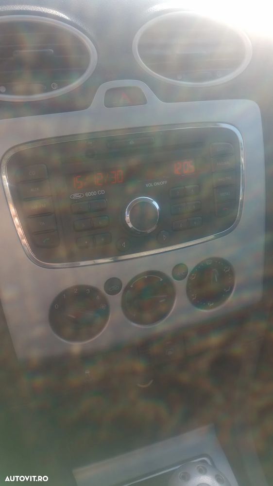 Ford Focus 1.6 TDCi DPF Ambiente - 9