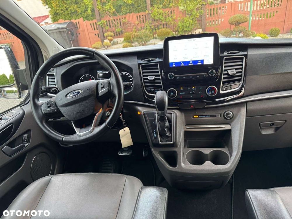 Ford Tourneo Custom - 40
