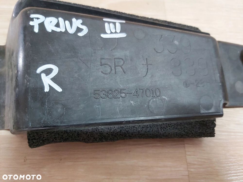 Toyota Prius III wygłuszenie błotnika osłona prawy przód 53825-47010 - 2