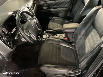 Mitsubishi Outlander 2.0 4WD Plug-In Hybrid Plus - 3