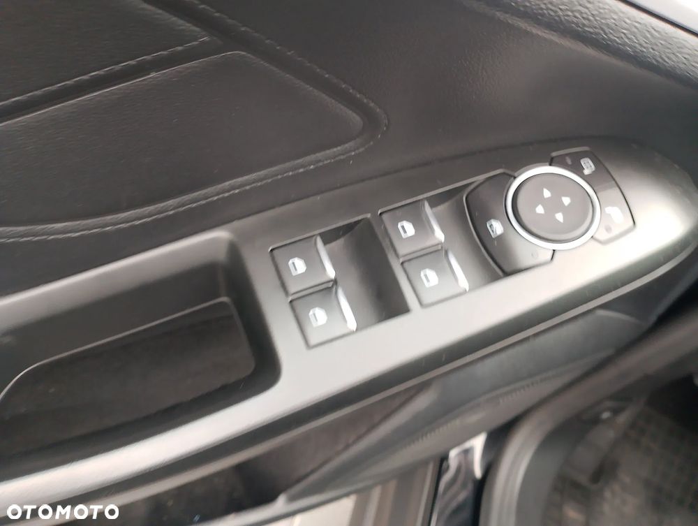 Ford Focus 1.5 TDCi SYNC Edition - 27