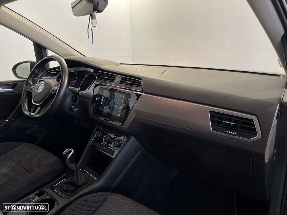 VW Touran 2.0 TDI SCR Comfortline - 19