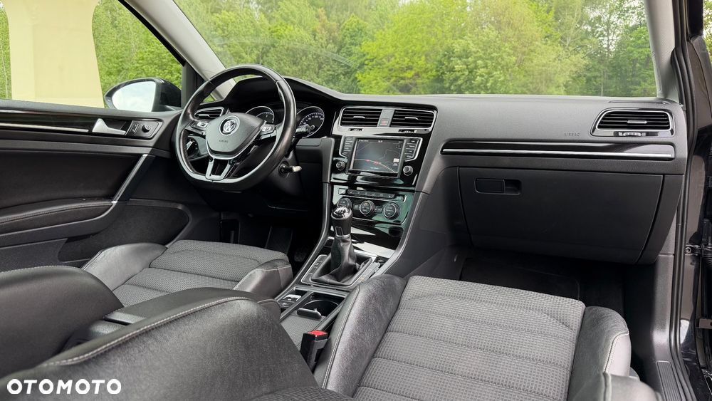 Volkswagen Golf 2.0 TDI SCR Highline - 22