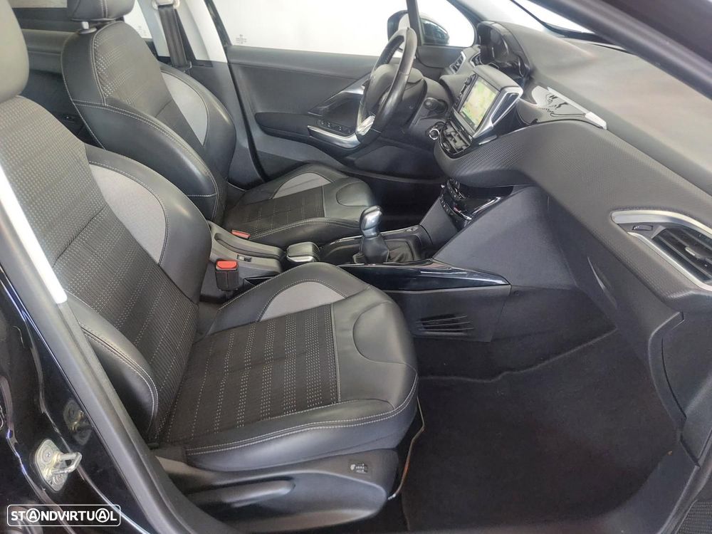 Peugeot 2008 1.2 PureTech Allure - 24