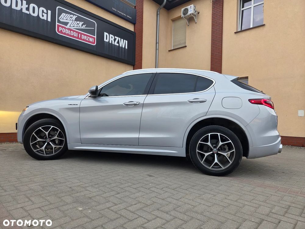 Alfa Romeo Stelvio 2.0 Turbo 16V AT8-Q4 Veloce - 4