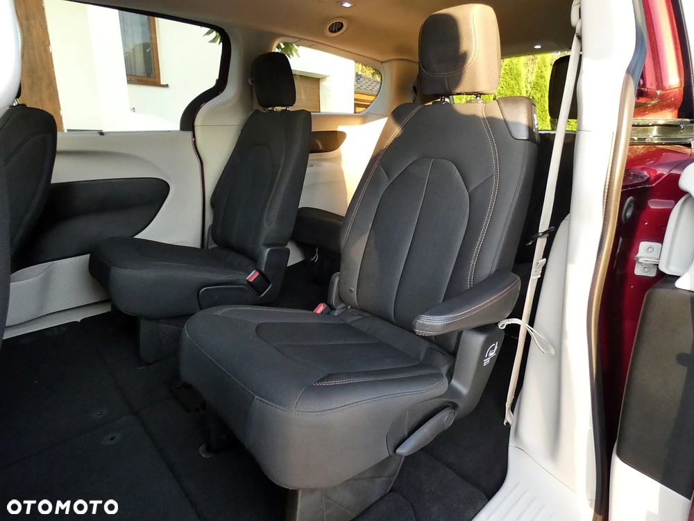 Chrysler Pacifica - 8