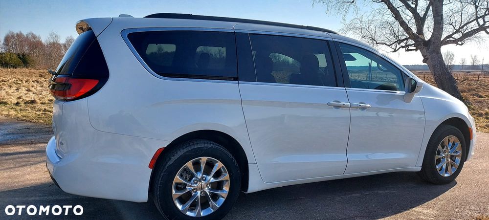 Chrysler Pacifica - 4