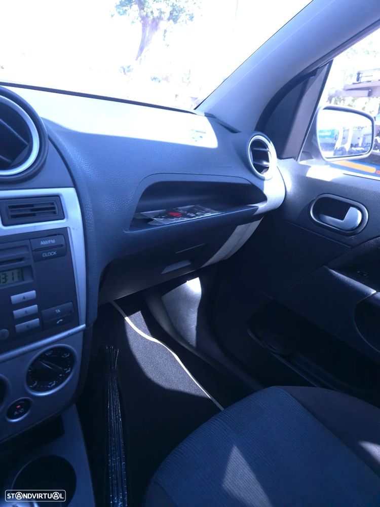 Ford Fiesta 1.25 Trend - 14
