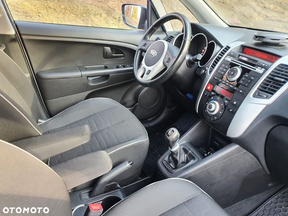 Kia Venga 1.6 CRDi 128 Dream Team Edition - 10