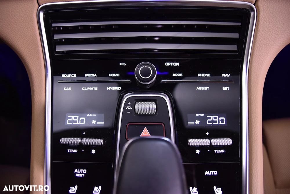 Porsche Panamera - 18