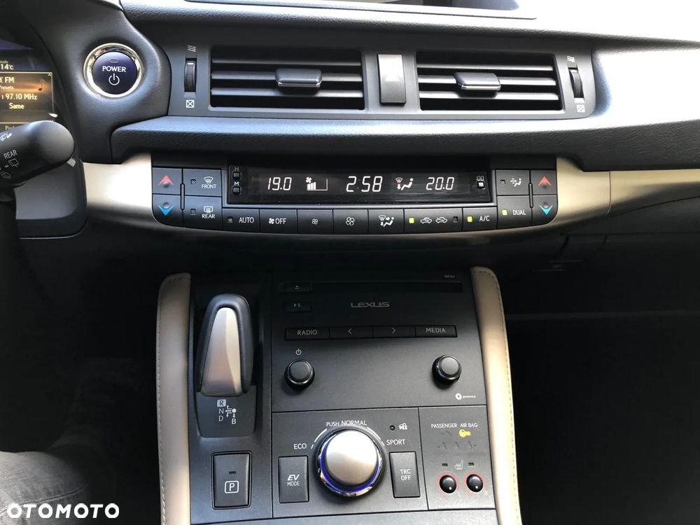Lexus CT 200h Launch Edition - 7