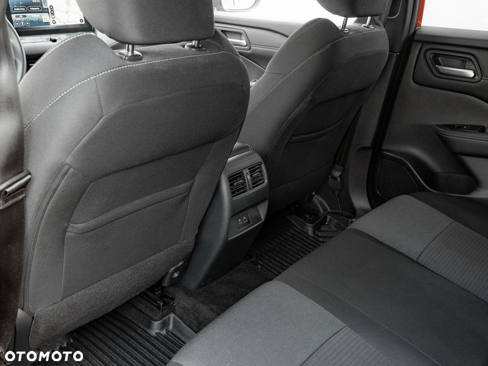 Nissan Qashqai 1.3 DIG-T 4x4 MHEV Xtronic N-Connecta - 28