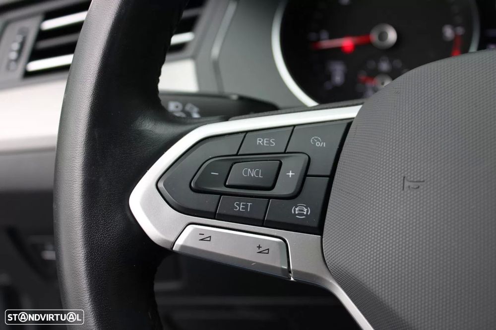 VW Passat 2.0 TDI Elegance - 32