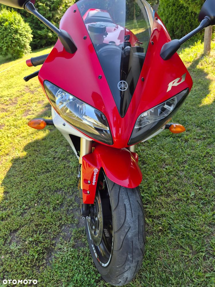 Yamaha R1 - 8