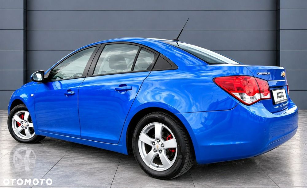 Chevrolet Cruze 1.6 LS - 23