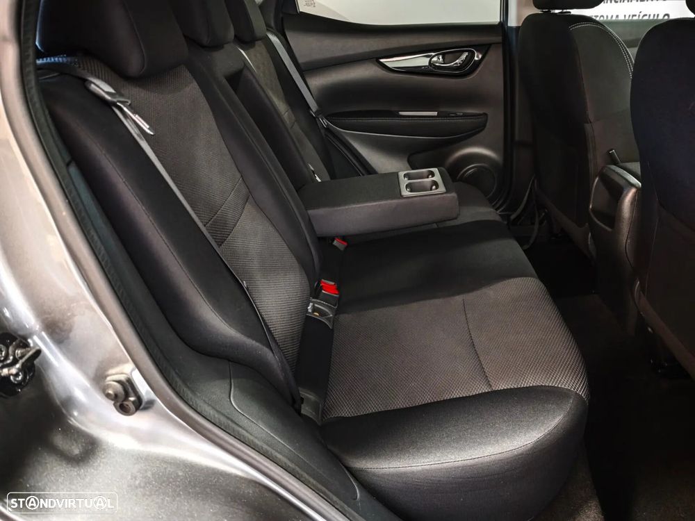 Nissan Qashqai 1.5 dCi N-Connecta 18 - 21