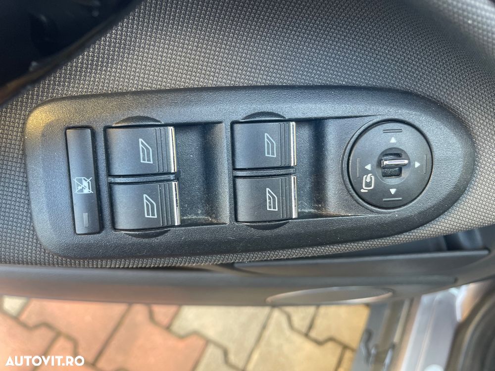 Ford Kuga - 10