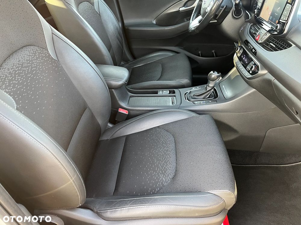 Hyundai i30 1.6 D Premiere Luxury DCT - 21