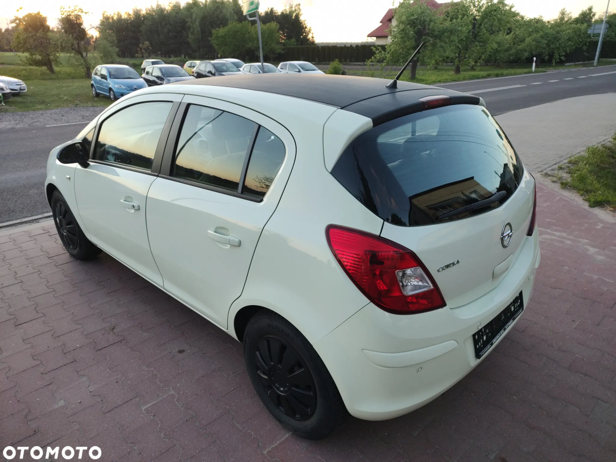 Opel Corsa 1.2 16V Enjoy - 11
